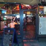 L�ultimo locale pluriventennale � la Parrilla de Juan, aperta nel 1999 dal 50enne Giovanni, orgoglioso di rappresentare �il pi� antico pub di Bari vecchia�